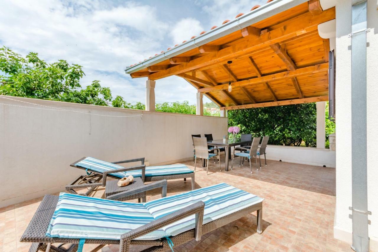 Villa Dinka Sutivan ภายนอก รูปภาพ