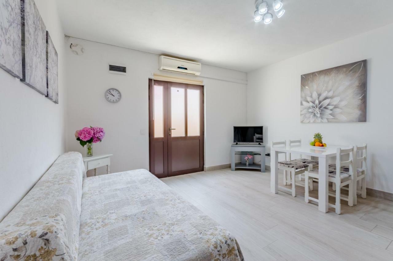 Villa Dinka Sutivan ภายนอก รูปภาพ