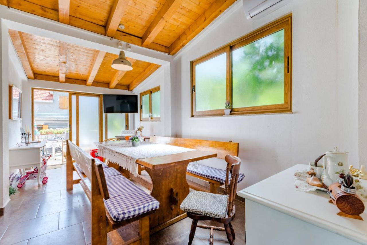 Villa Dinka Sutivan ภายนอก รูปภาพ