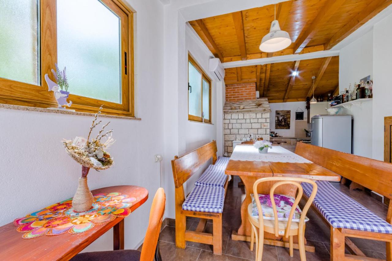 Villa Dinka Sutivan ภายนอก รูปภาพ