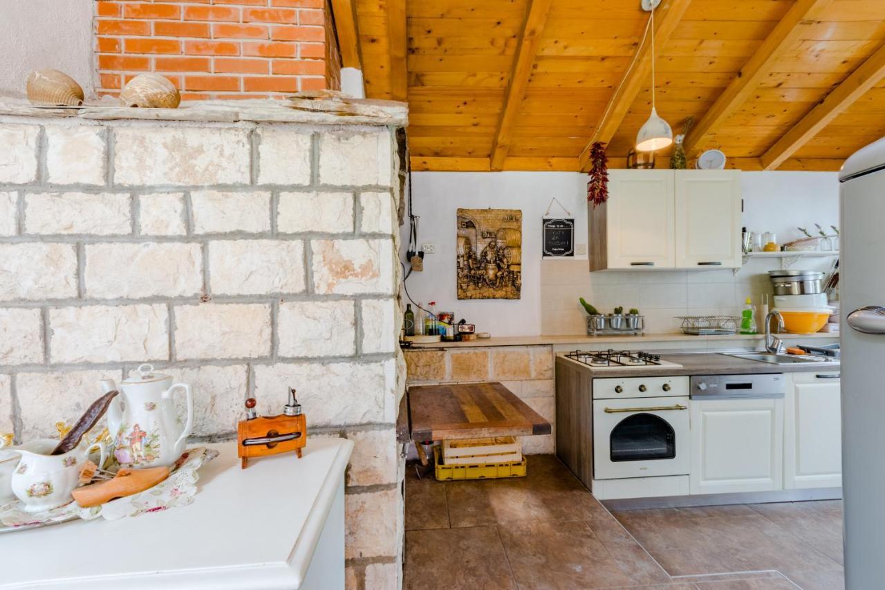 Villa Dinka Sutivan ภายนอก รูปภาพ