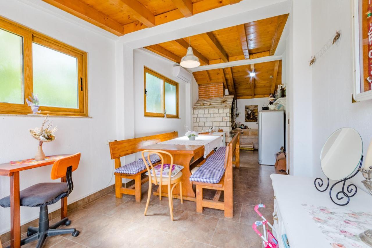 Villa Dinka Sutivan ภายนอก รูปภาพ
